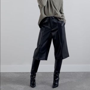 Zara black faux leather culottes wide leg leather shorts pants trendy size XL
